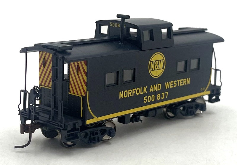 Athearn 74327 (1/87) Scale  - 4 Window Caboose #500837 Norfolk and Western