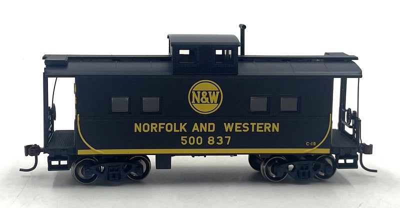 Athearn 74327 (1/87) Scale  - 4 Window Caboose #500837 Norfolk and Western