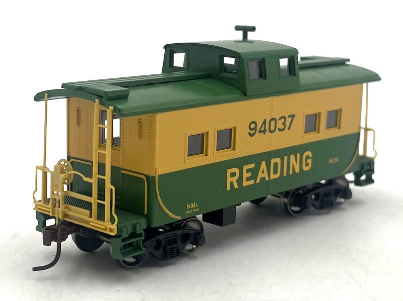 Athearn 74332 (1/87) Scale  - 4 Window Caboose #94037 Reading Company