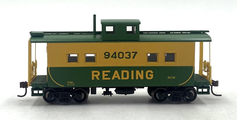 Athearn 74332 (1/87) Scale  - 4 Window Caboose #94037 Reading Company