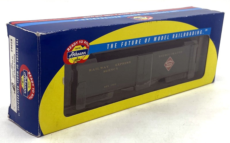 Athearn 92562 (1/87) Scale - '50 Express Reefer 1323 Railway Express Agency