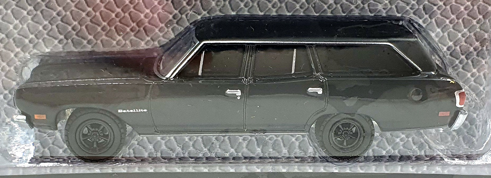 Greenlight 1/64 Scale 28050-A 1970 Plymouth Satellite Station Wagon Black Bandit
