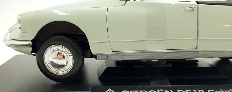 Norev 1/18 Scale Diecast 181562 - Citroen DS19 Cabriolet - Light Pale Green