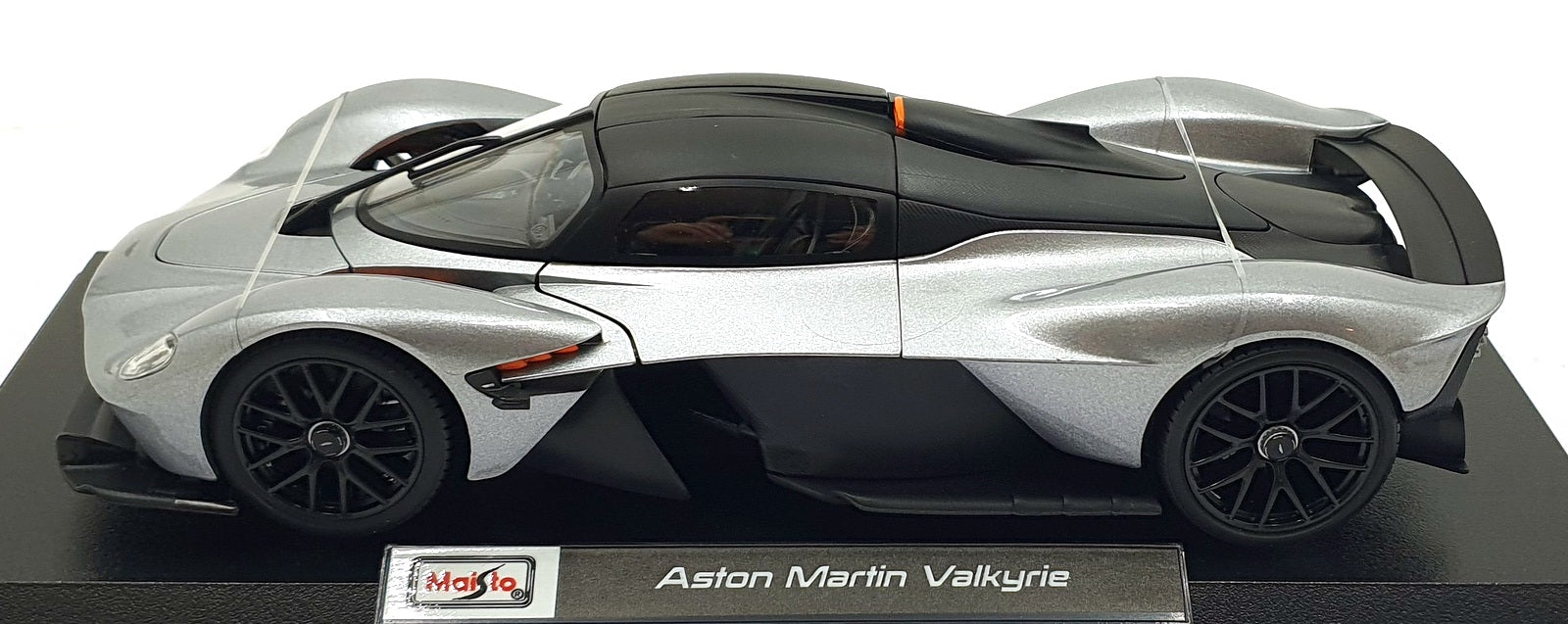 Maisto 1/18 Scale Diecast 46629 - Aston Martin Valkyrie - Silver