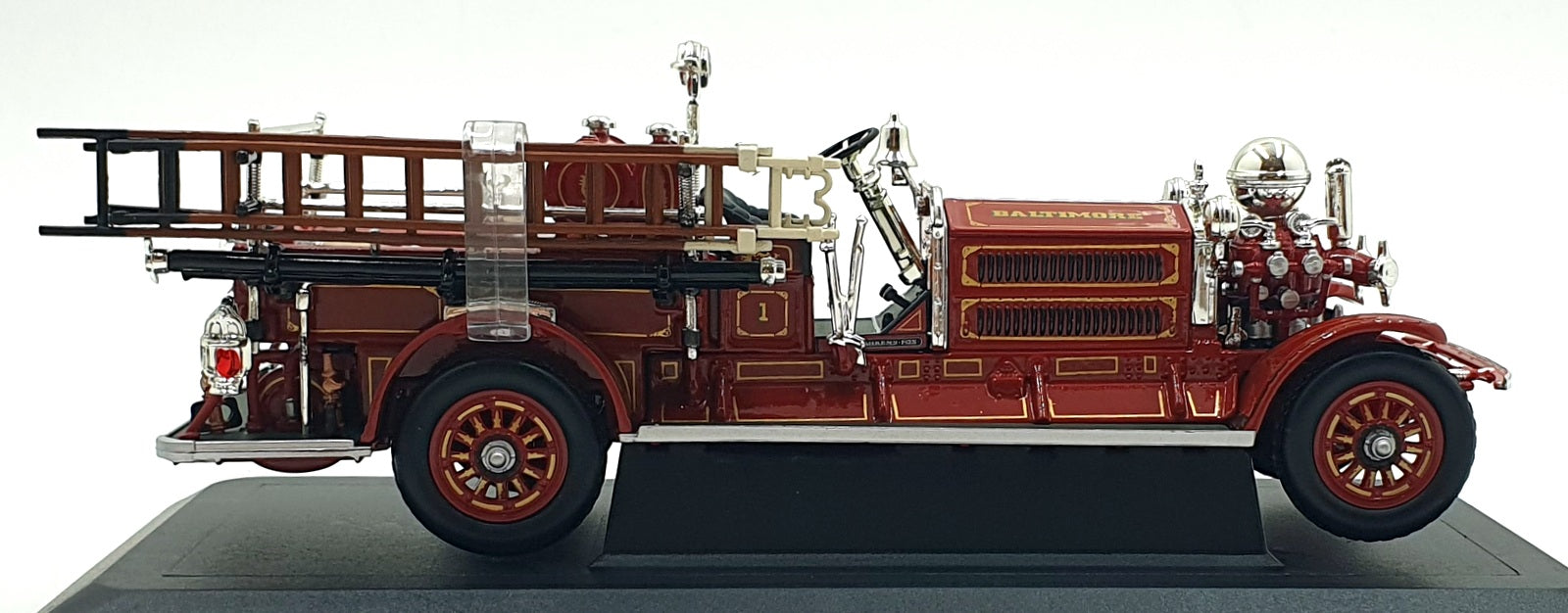 Road Signature 1/43 Scale 43004 - 1925 Ahrens-Fox N-S-4 Firetruck - Red