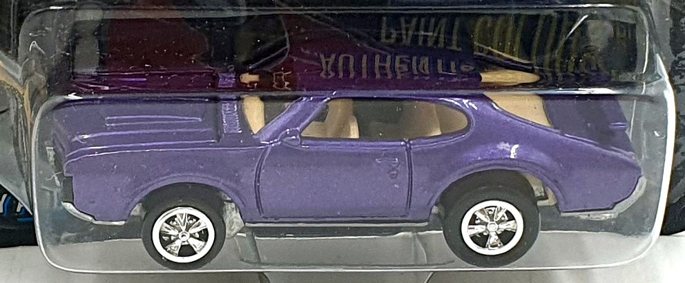 Johnny Lightning 1/64 Scale 200-130 Muscle Cars 1969 Oldsmobile 442 Met. Purple