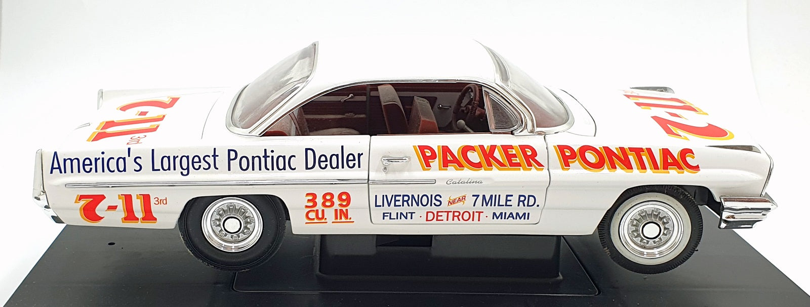 ERTL 1/18 Scale Diecast 29417P - 1961 Catalina Packer Pontiac  - White