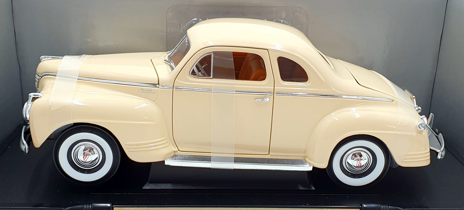 Road Signature 1/18 Scale Diecast 92398 - 1941 Plymouth - Cream