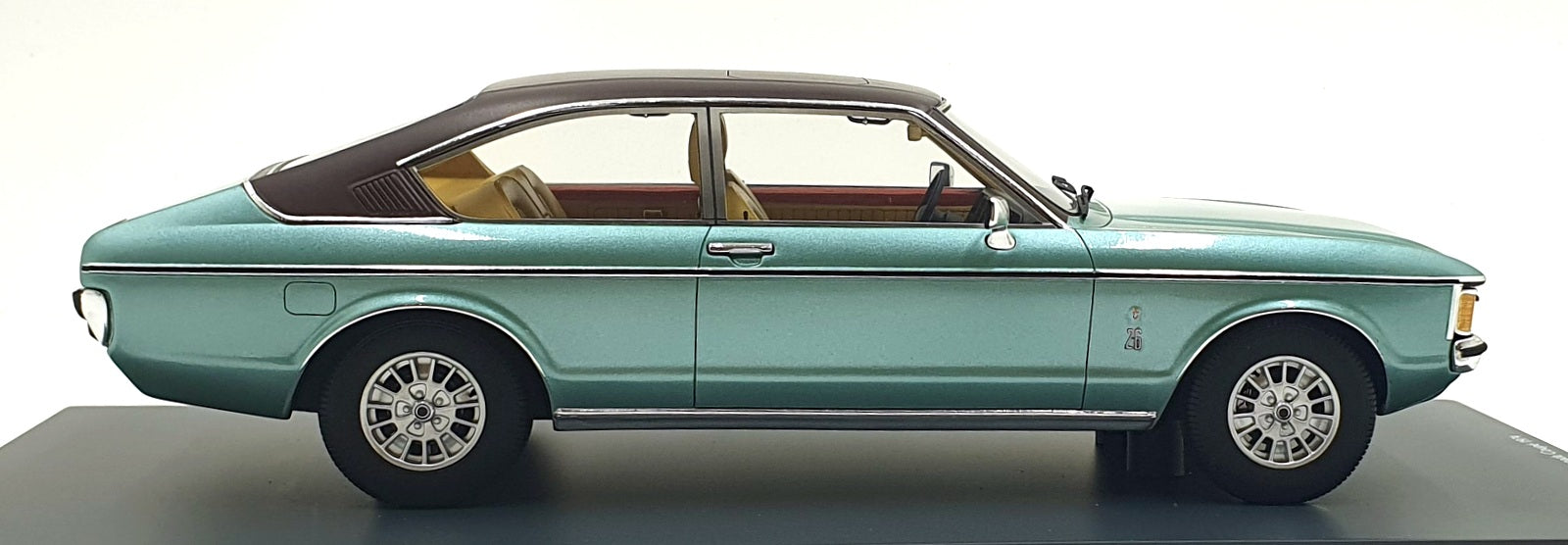 Schuco 1/18 Scale Resin 45 004 9200 - 1974 Ford Granada Coupe - Green