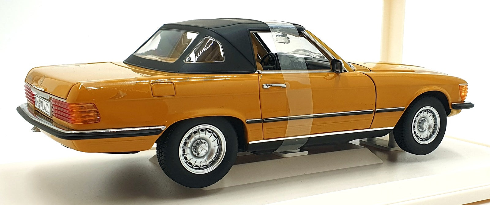 Norev 1/18 Scale 183873 - 1975 Mercedes Benz 450 SL - Cayenne Orange