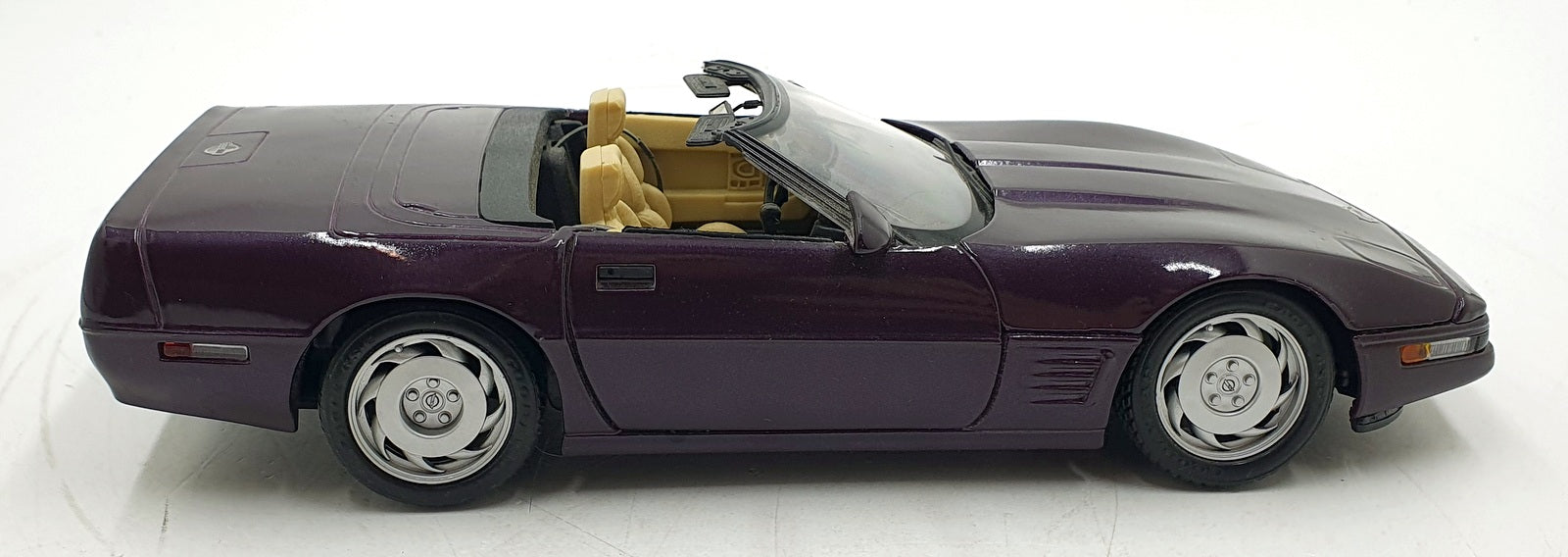 Maisto 1/18 Scale Diecast 171225A - Corvette LT-4 Convertible 1996 - Purple