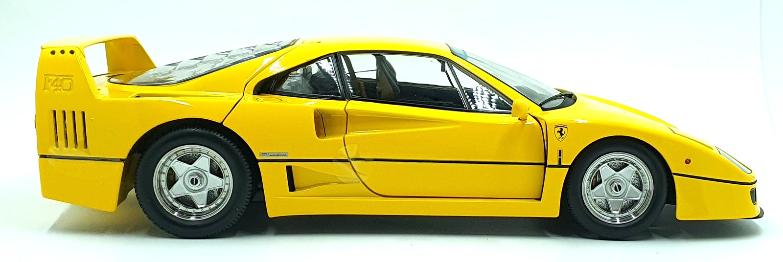 KK Scale 1/12 Scale KKDC120252 - 1987 Ferrari F40 - Yellow