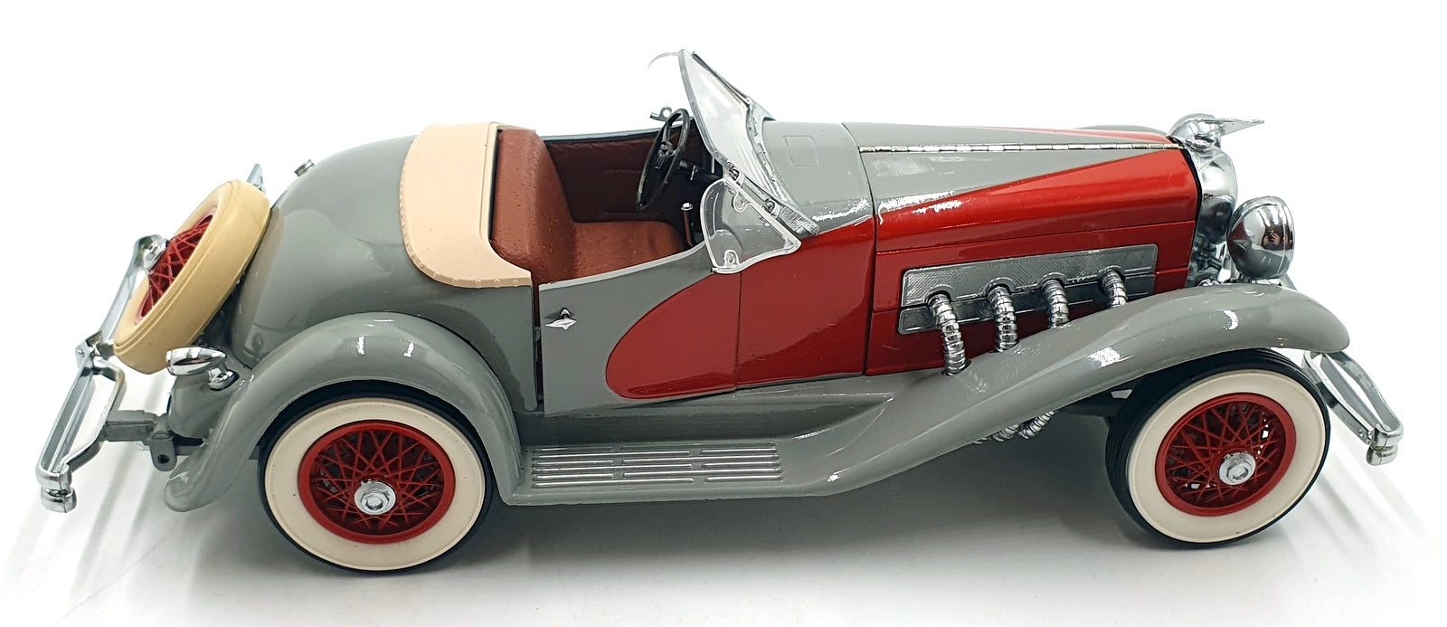 Danbury Mint 1/24 Scale DMDUE02RG - 1935 Duesenberg SSJ - Grey/Red
