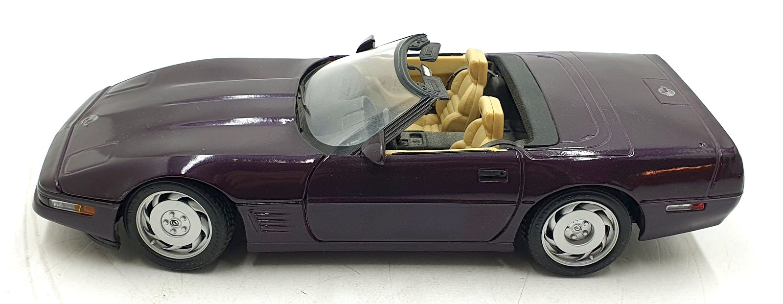 Maisto 1/18 Scale Diecast 171225A - Corvette LT-4 Convertible 1996 - Purple