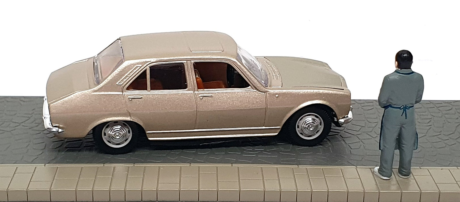 Norev 1/43 Scale Diecast ND001 - Peugeot 504 Diorama - Gold