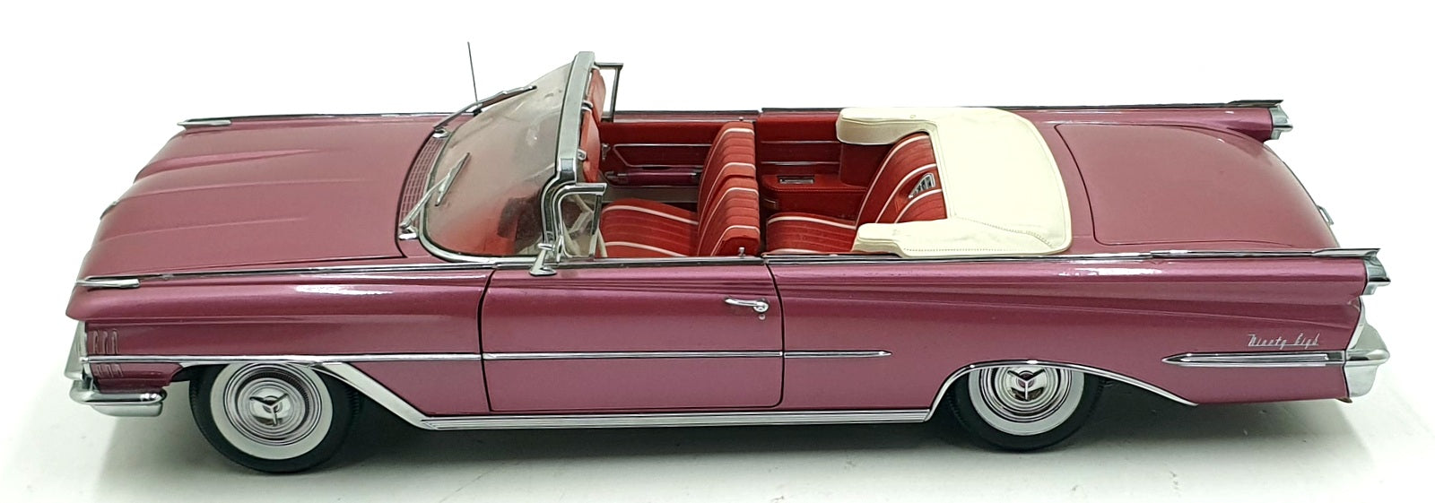 Sun Star 1/18 Scale 5236 - 1959 Oldsmobile "98" Open Convertible Burgundy Mist