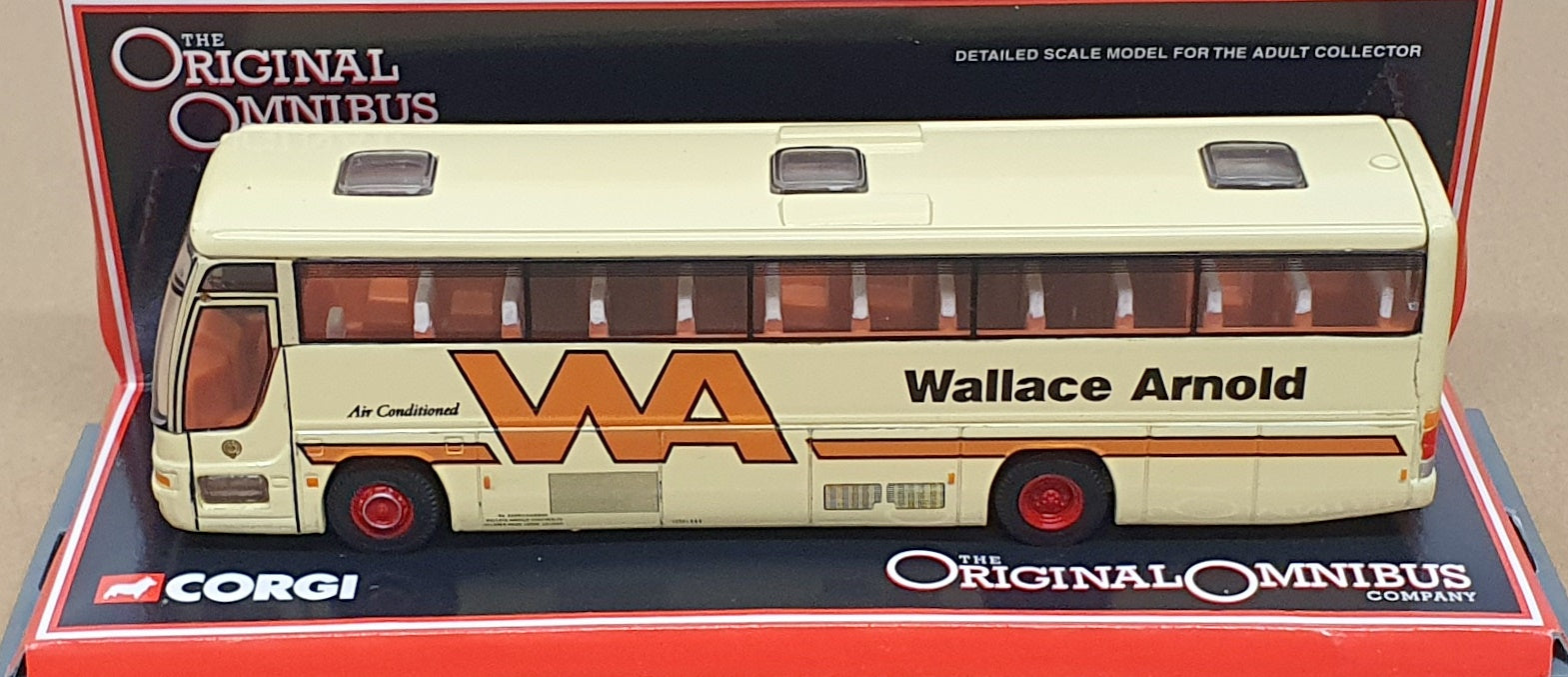 Corgi 1/76 Scale 43801 - Plaxton Excalibur Wallace Arnold Team Coach