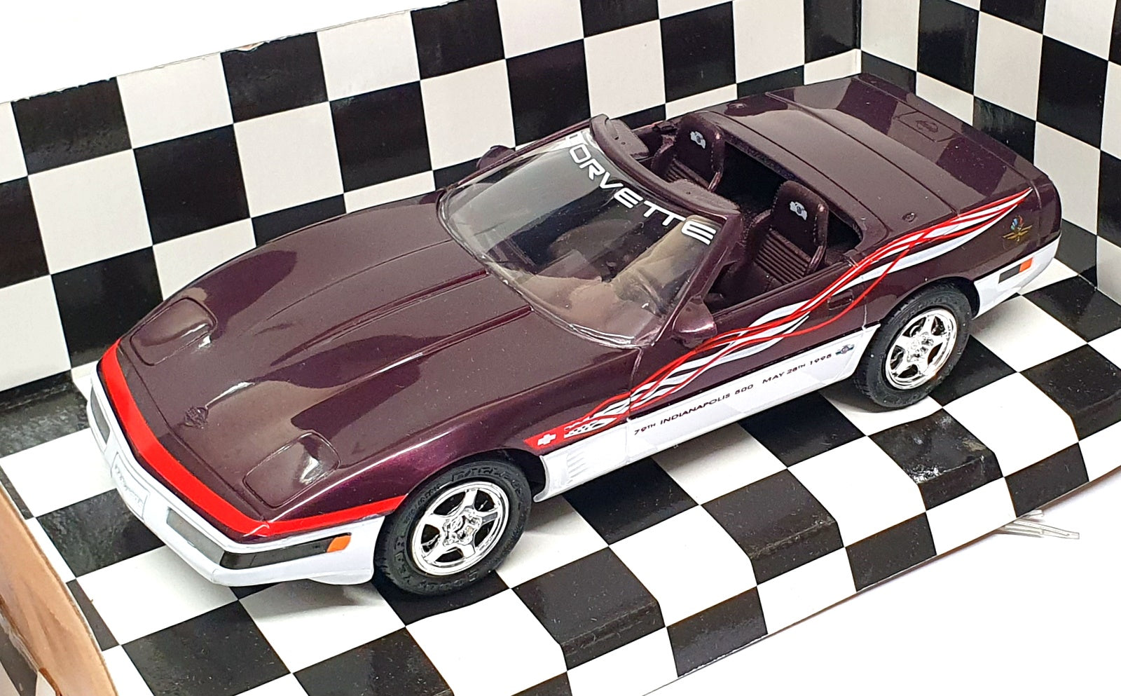 Ertl AMT 1/25 Scale 6975 - Chevrolet Corvette 79th Indianapolis 500 May 28 1995