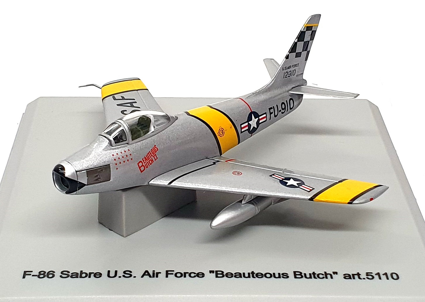 Armour 1/100 Scale 5110 - F-86 Sabre U.S. Air Force Beautious Bitch FU-910