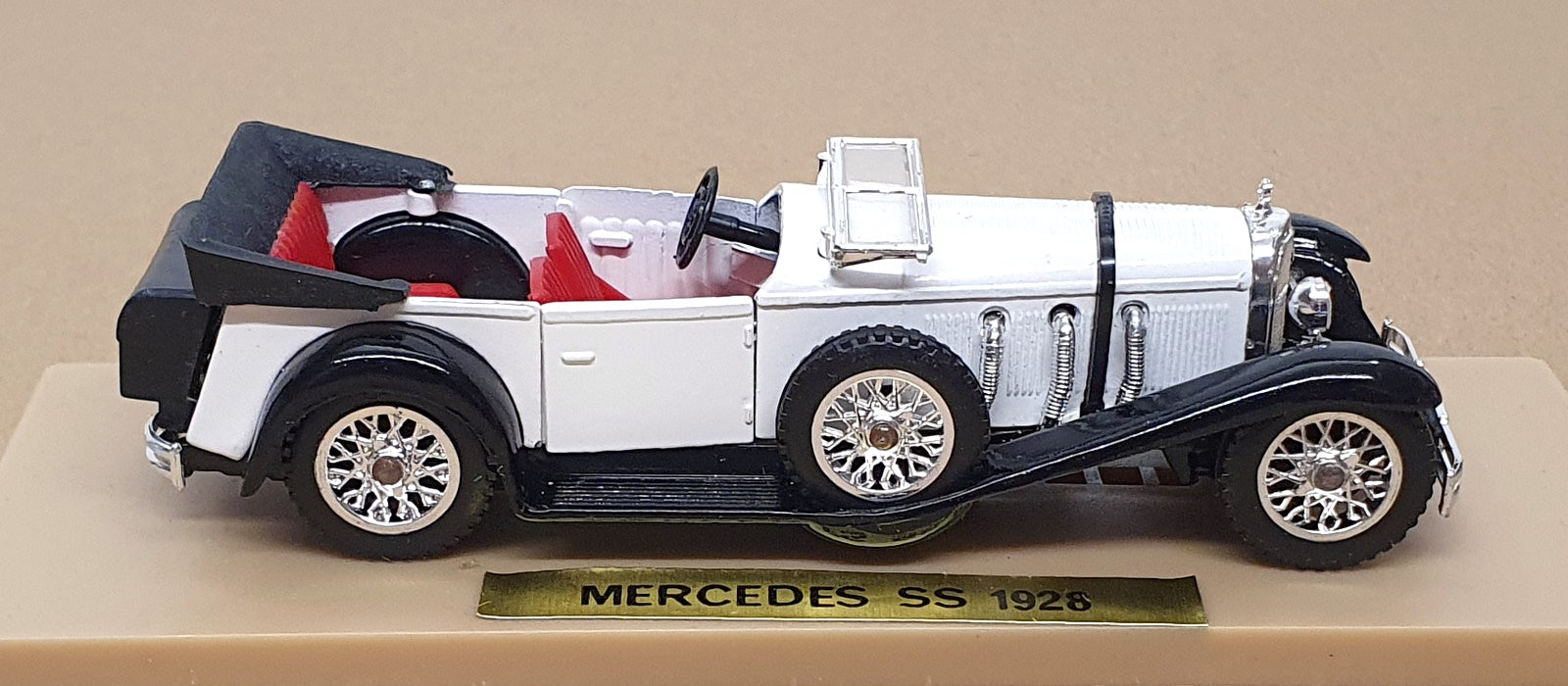 Solido 1/43 Scale Diecast 137 - 1928 Mercedes Benz SS Torpedo - White