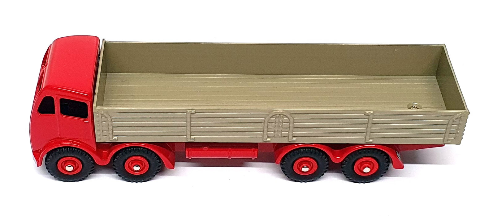 Atlas Editions Dinky Toys 901 - Foden Diesel 8-Wheel Wagon - Red/Grey
