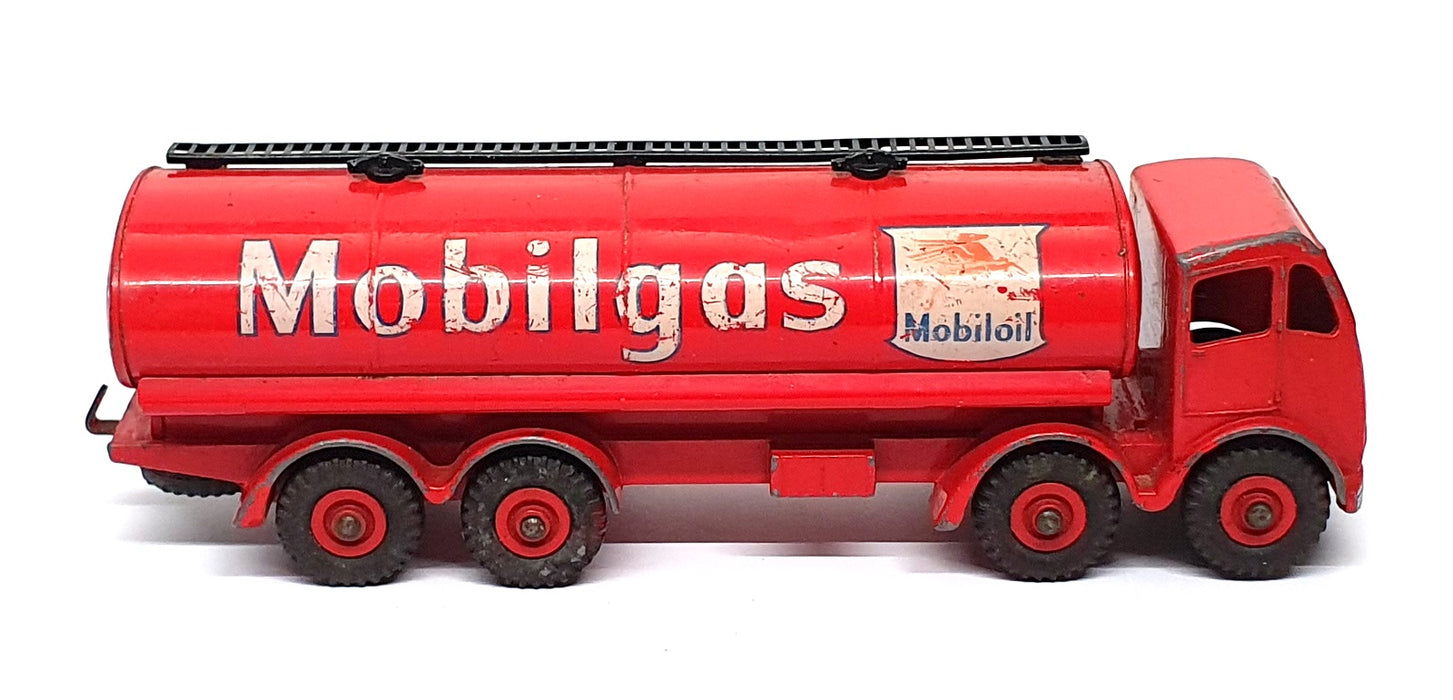 Dinky Toys 941 - Foden 14-Ton Tanker Truck Mobilgas - Red
