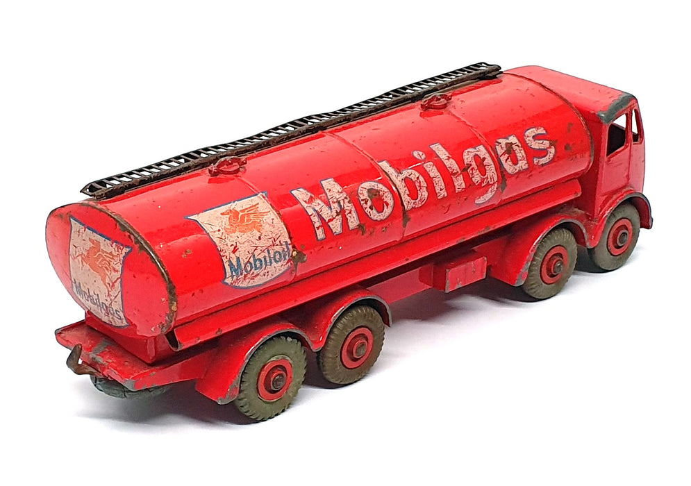 Dinky Toys 941 - Foden 14-Ton Tanker Mobilgas - Red
