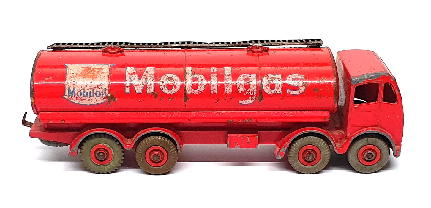Dinky Toys 941 - Foden 14-Ton Tanker Mobilgas - Red