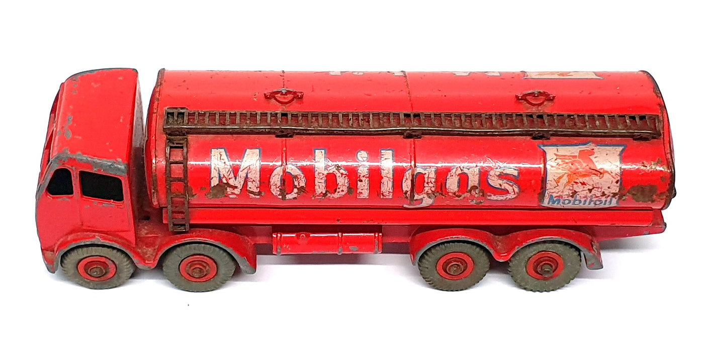 Dinky Toys 941 - Foden 14-Ton Tanker Mobilgas - Red