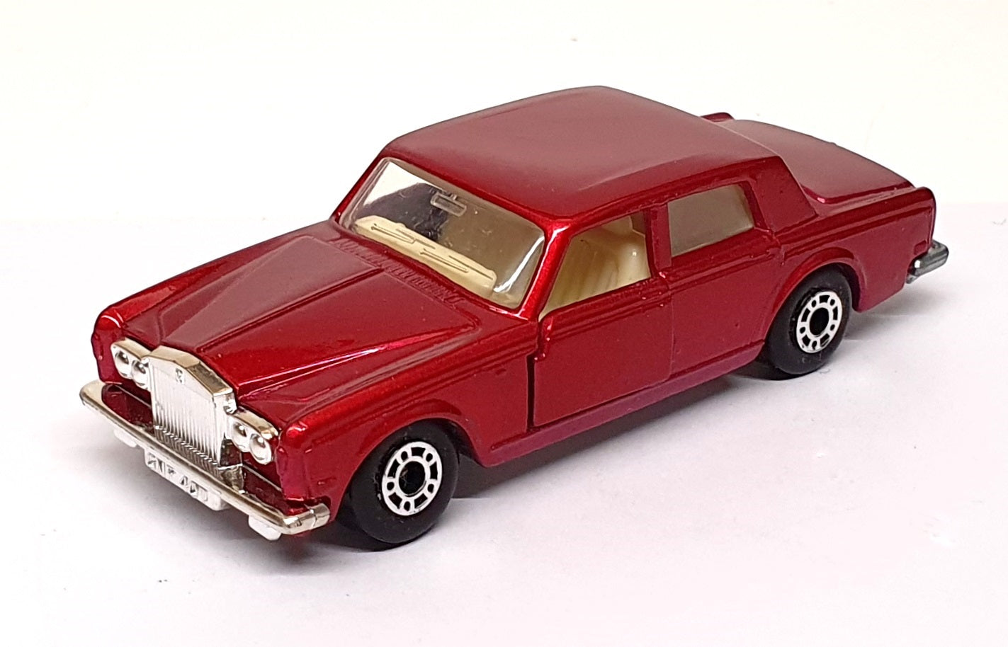 Matchbox 75 7.5cm Long Diecast No. 39 - Rolls Royce Silver Shadow II - Dk. Red