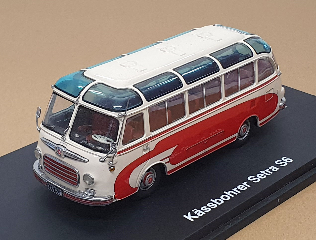 Schuco 1/43 Scale 02821 - Kassbohrer Setra S6 Bus - Cream/Red