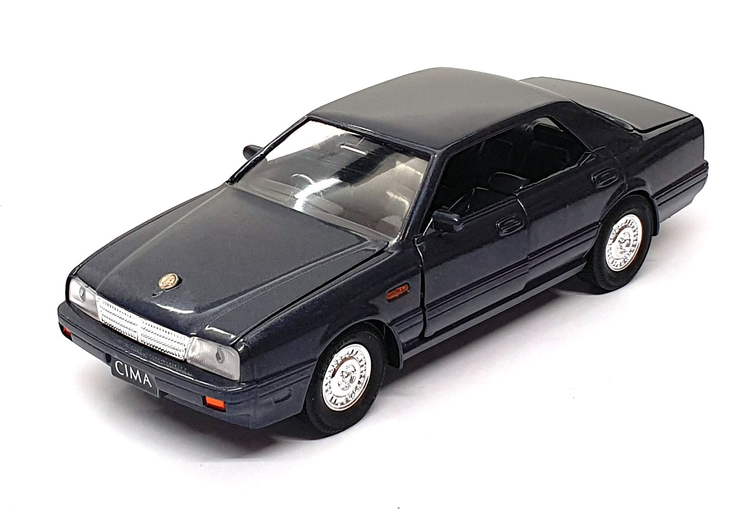 Diapet 1/30 Scale 06052 - Nissan Gloria Cima Type II.L - Met. Blue
