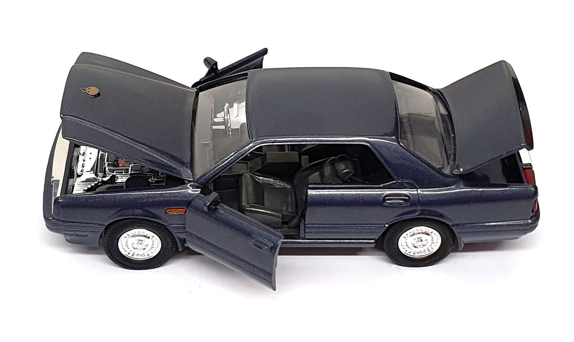 Diapet 1/30 Scale 06052 - Nissan Gloria Cima Type II.L - Met. Blue