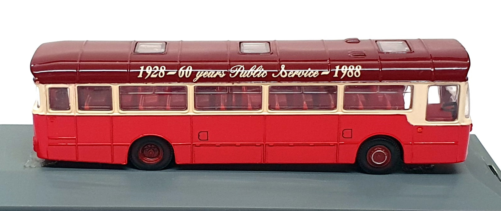 Corgi 1/76 Scale 97905 - Leyland Leopard Blueline Safeway Services - Red