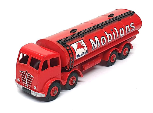 Dinky Toys 941 - Foden 14-Ton Tanker Model Mobilgas Livery - Red