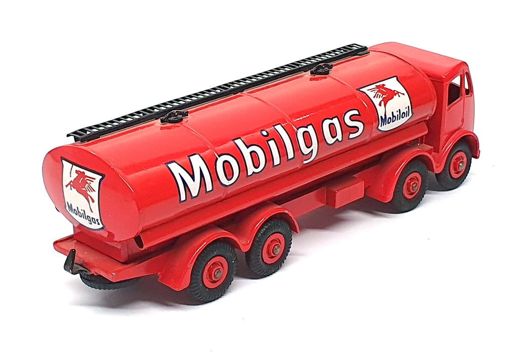 Dinky Toys 941 - Foden 14-Ton Tanker Model Mobilgas Livery - Red