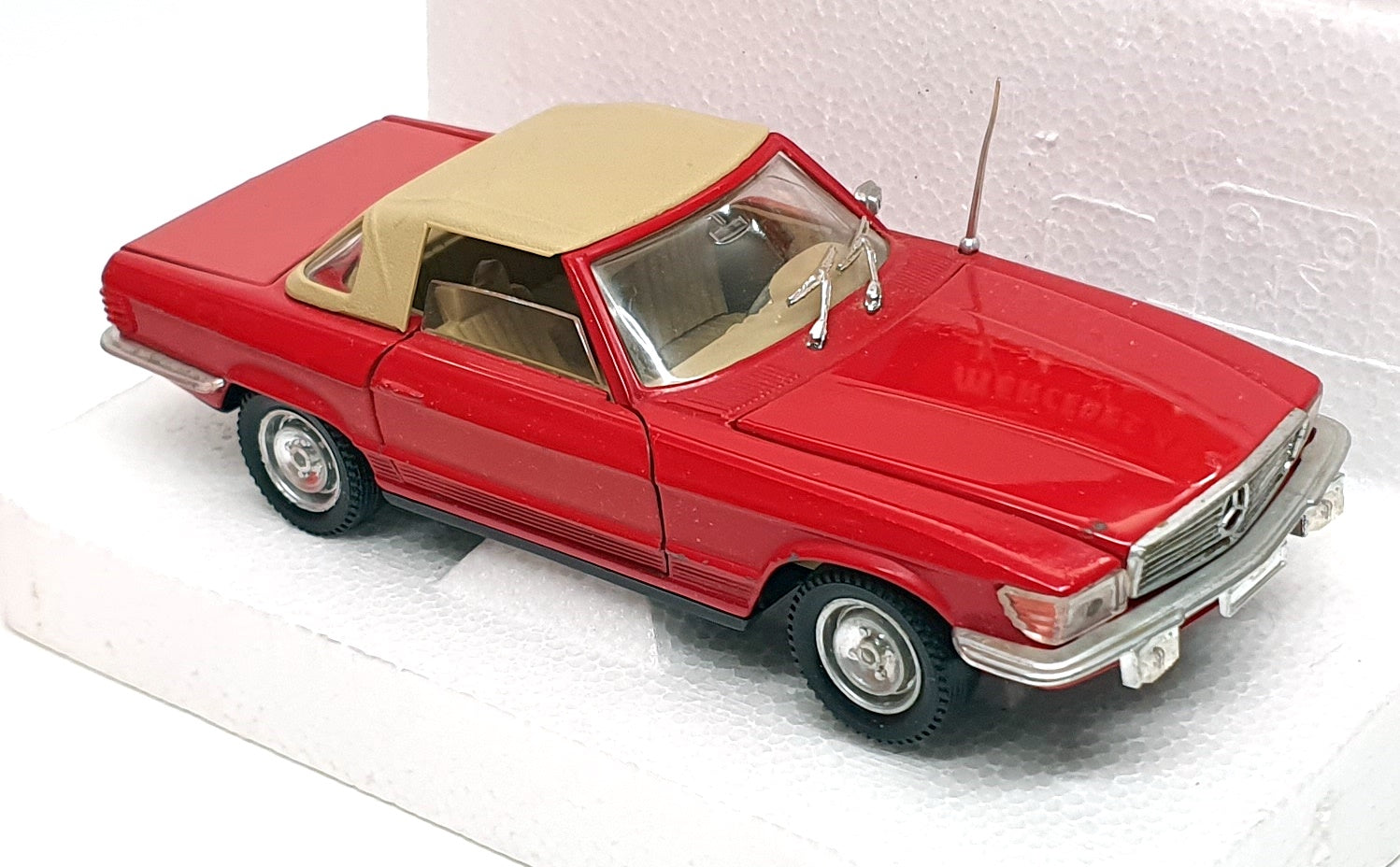 Polistil 1/30 Scale Diecast S686 - Mercedes Benz 450SL Soft Top - Red