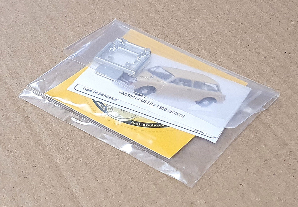 Vanguards 1/43 Scale VA05601 - 1962 Austin 1300 Estate - Elpasso Beige