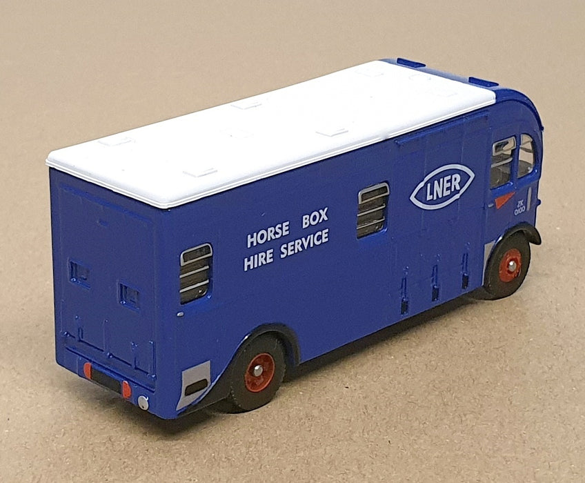 Corgi 1/76 Scale DG213000 - Harrington Horsebox Truck LNER - Blue/White