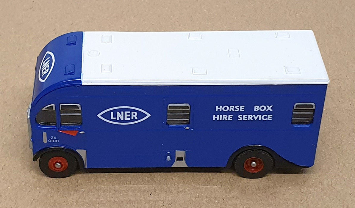 Corgi 1/76 Scale DG213000 - Harrington Horsebox Truck LNER - Blue/White