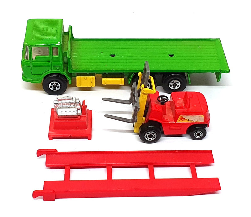 Matchbox 14cm Long Diecast K-13/20 - DAF Truck With Forklift, Ramp & Engine