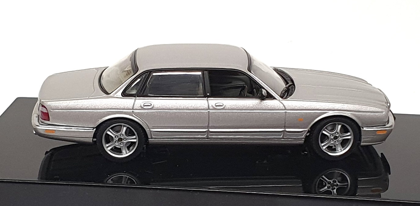 Autoart 1/43 Scale Diecast 53603 - Jaguar XJR - Met. Silver