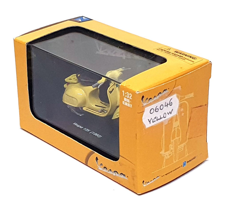 New Ray 1/32 Scale 06046 - 1960 Vespa 125 Moped Motorbike - Yellow