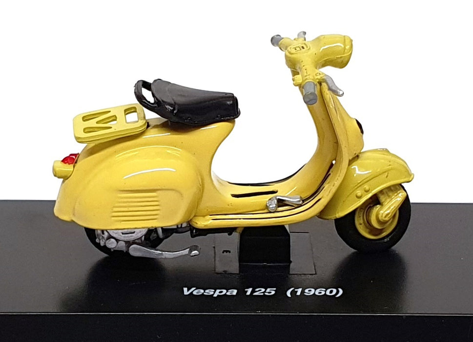 New Ray 1/32 Scale 06046 - 1960 Vespa 125 Moped Motorbike - Yellow