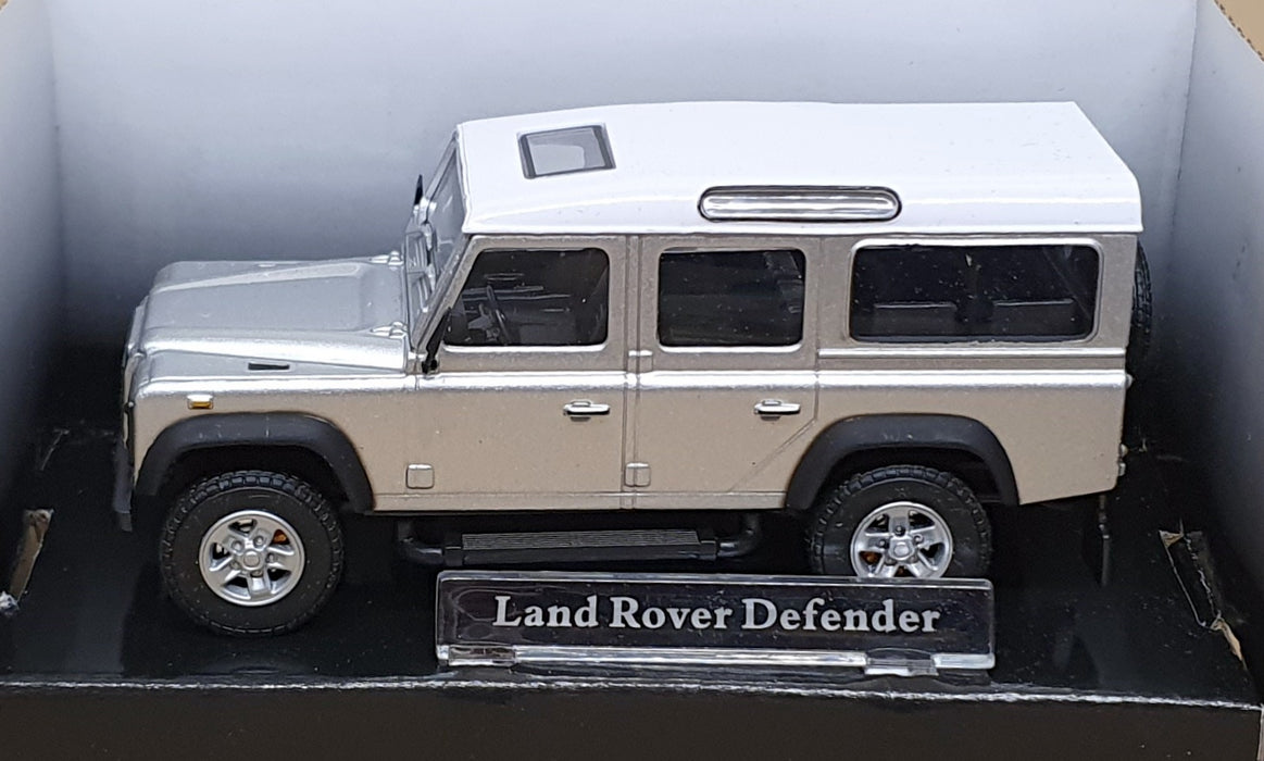 Cararama 1/43 Scale CARA100 - Land Rover Defender - Silver/White
