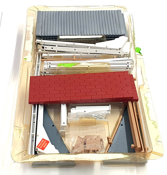 Britains 1/32 Scale 4708 - Atcos Farm Building Set Tractor Shed 62 pcs