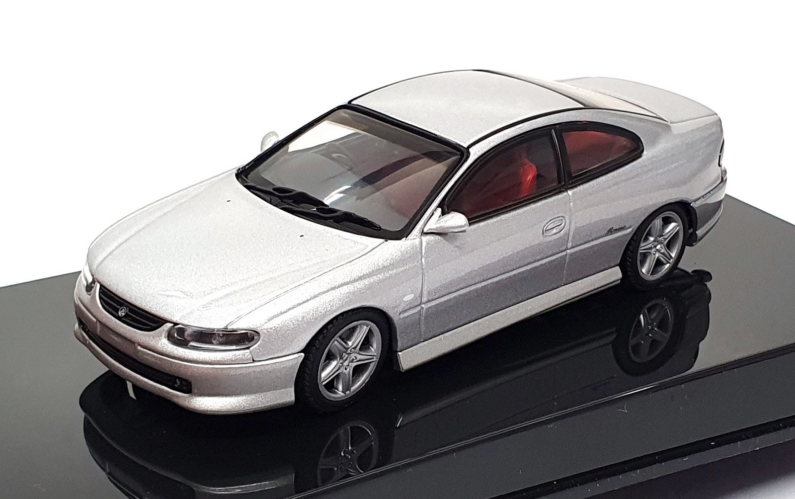 Autoart 1/43 Scale Diecast 53536 - Holden Monaro V2 - Quick Silver