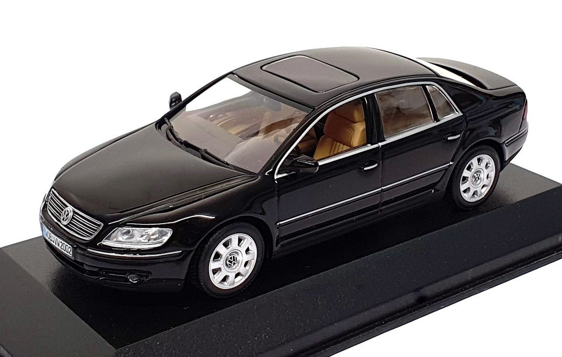 Minichamps 1/43 Scale VW2002 - 2002 VW Volkswagen Phaeton - Black