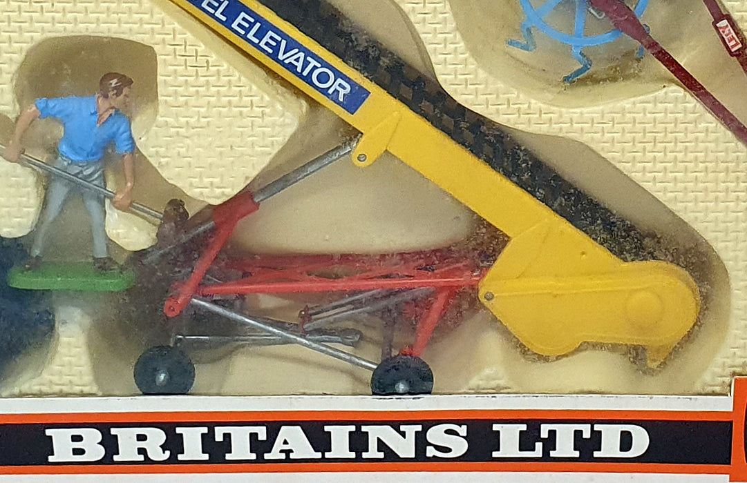 Britains 1/32 Scale 9590 - Ford 6600 Farm Tractor & Implement Set