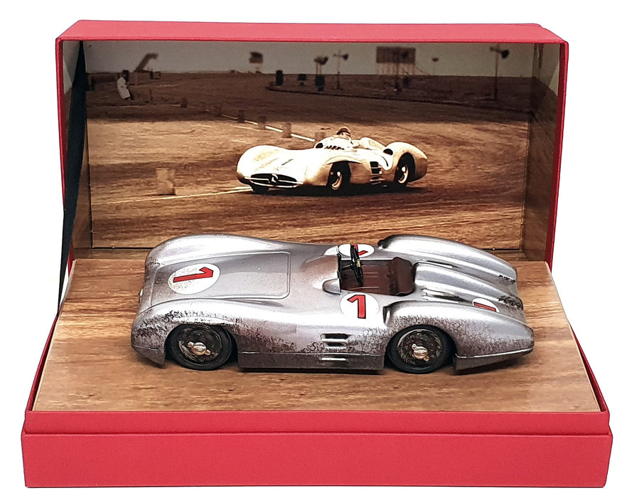 Schuco 01647 Studio III Mercedes Benz W196 Streamline #1 Silverstone 1954 Fangio